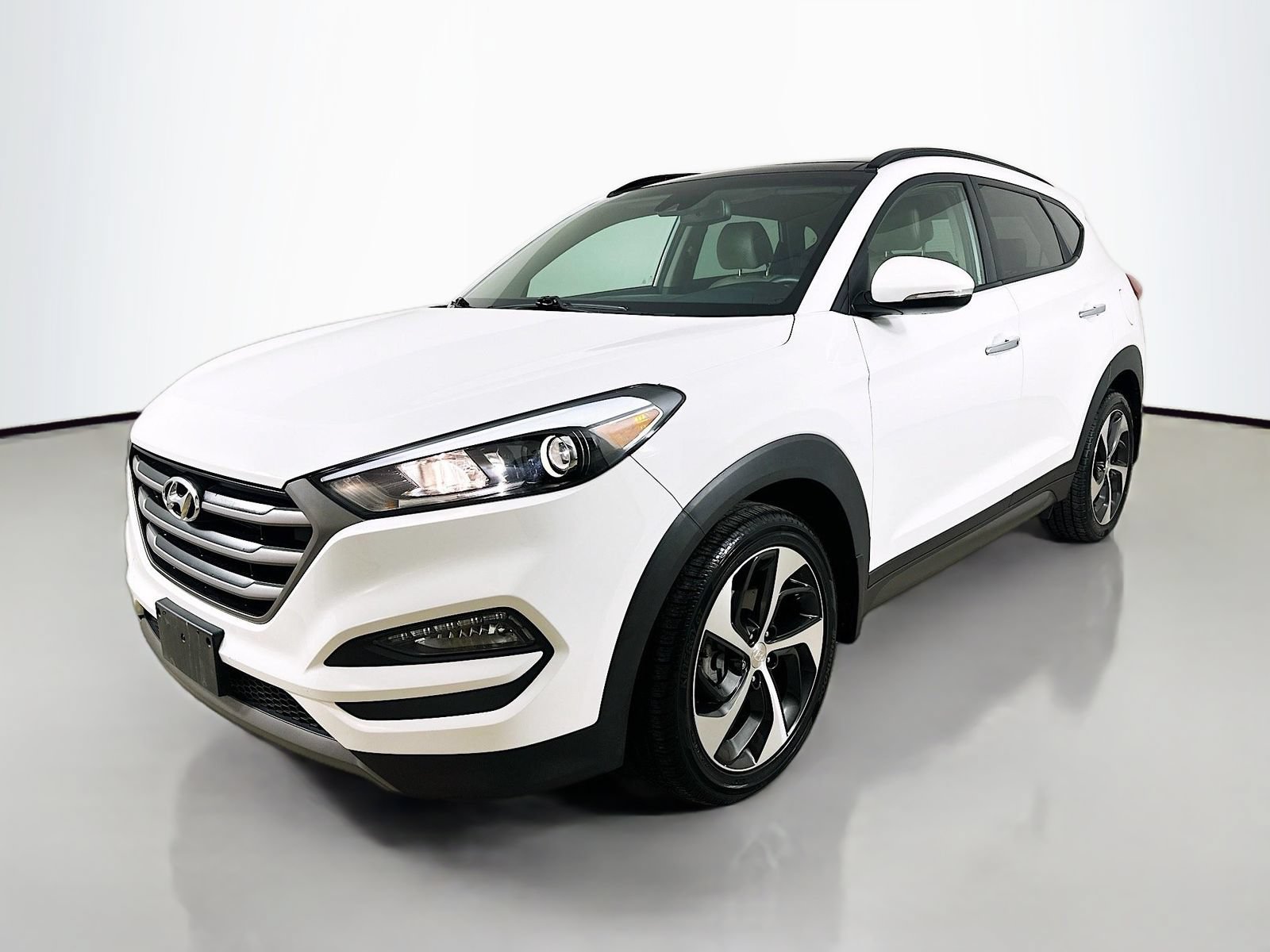 Used 2016 Hyundai Tucson Limited w/ Option Group 03 FWD image 1