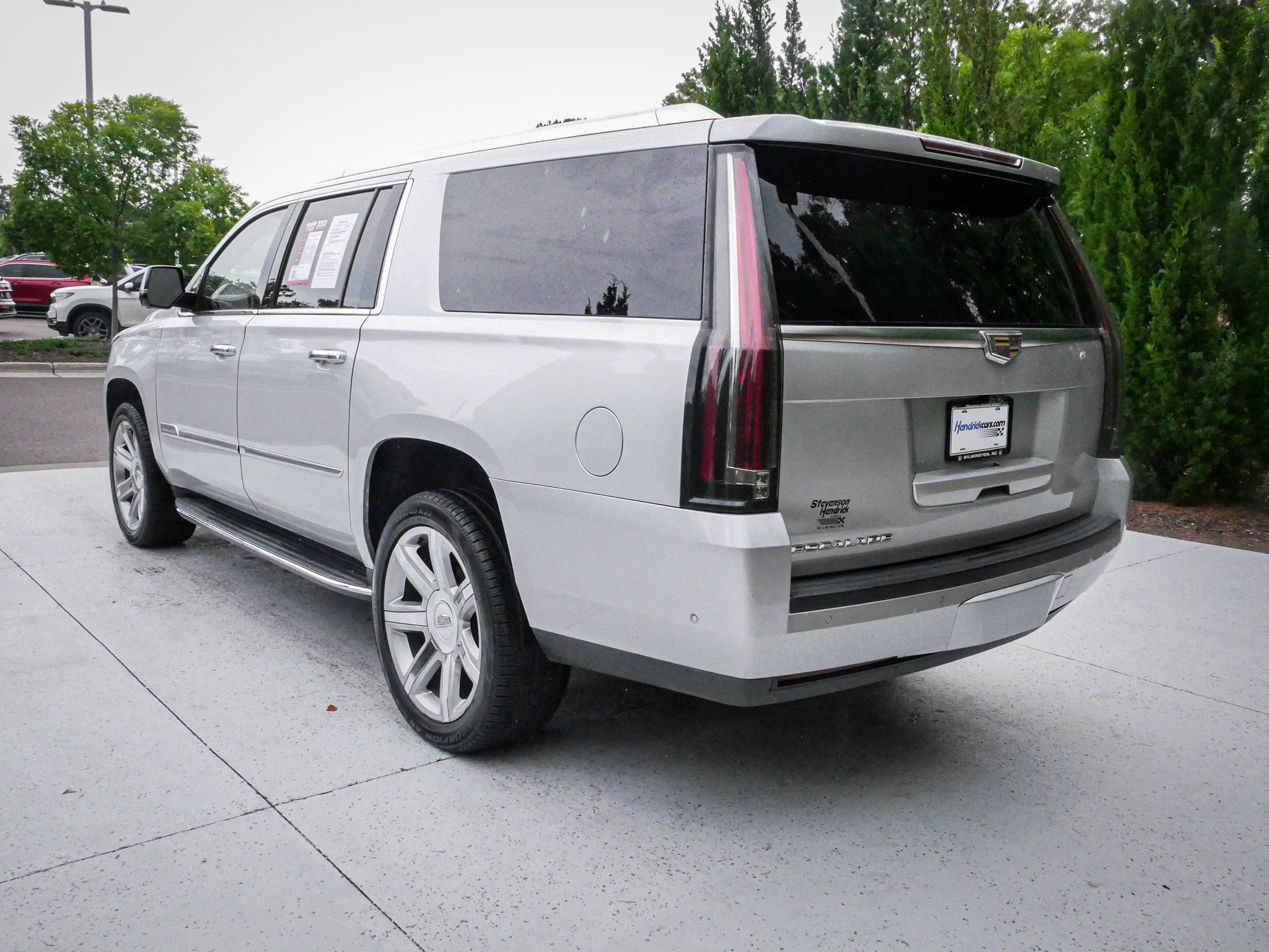 Used 2018 Cadillac Escalade ESV Luxury RWD image 8
