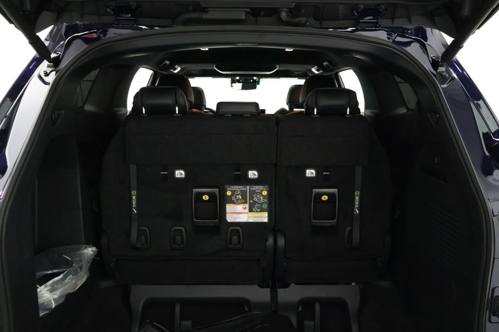 Certified 2025 Toyota Sienna Platinum image 21