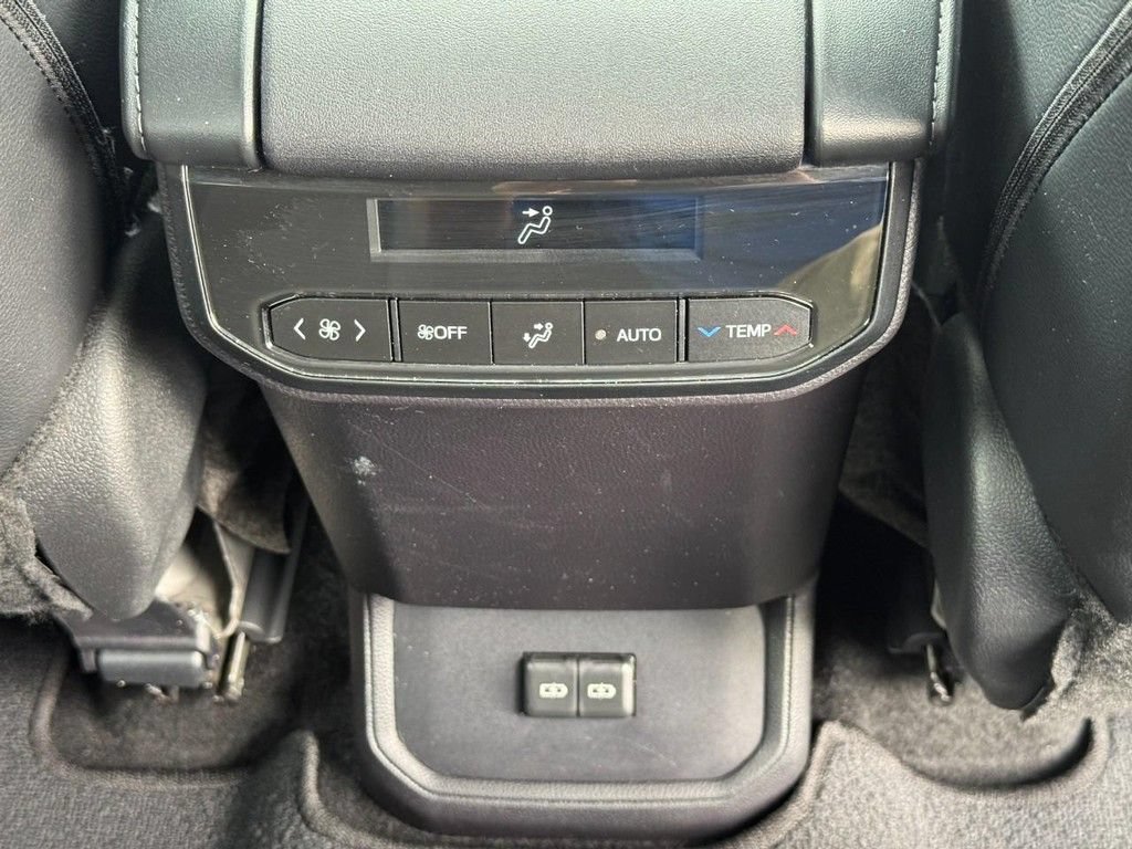 Used 2025 Toyota Highlander XLE AWD/4WD image 15