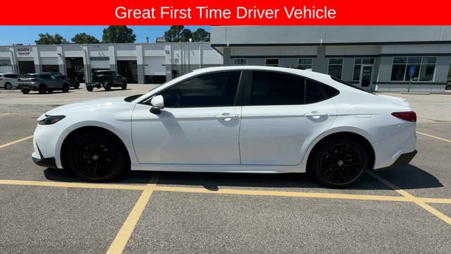 Used 2026 Toyota Camry SE w/ Convenience Package FWD image 5
