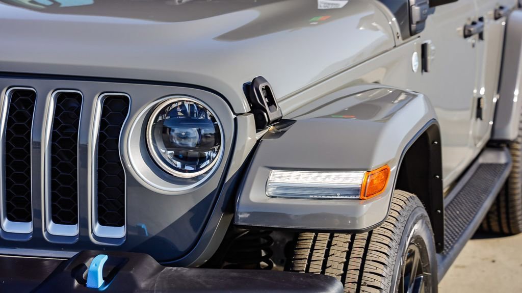 Used 2023 Jeep Wrangler Unlimited Sahara AWD/4WD image 5