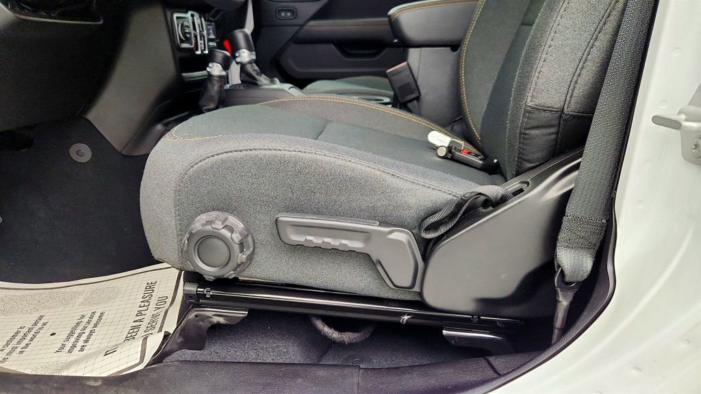 Used 2025 Jeep Wrangler Unlimited Sahara w/ Safety Group AWD/4WD image 11
