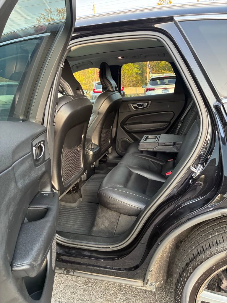 Used 2019 Volvo XC60 T6 Momentum w/ Premium Package image 24