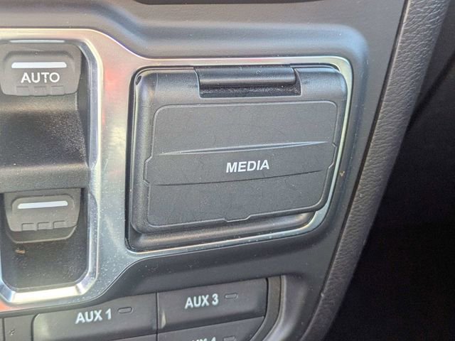 Used 2018 Jeep Wrangler Unlimited Sahara image 23