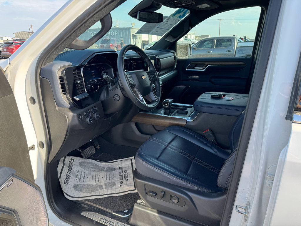 Used 2024 Chevrolet Silverado 1500 High Country image 12