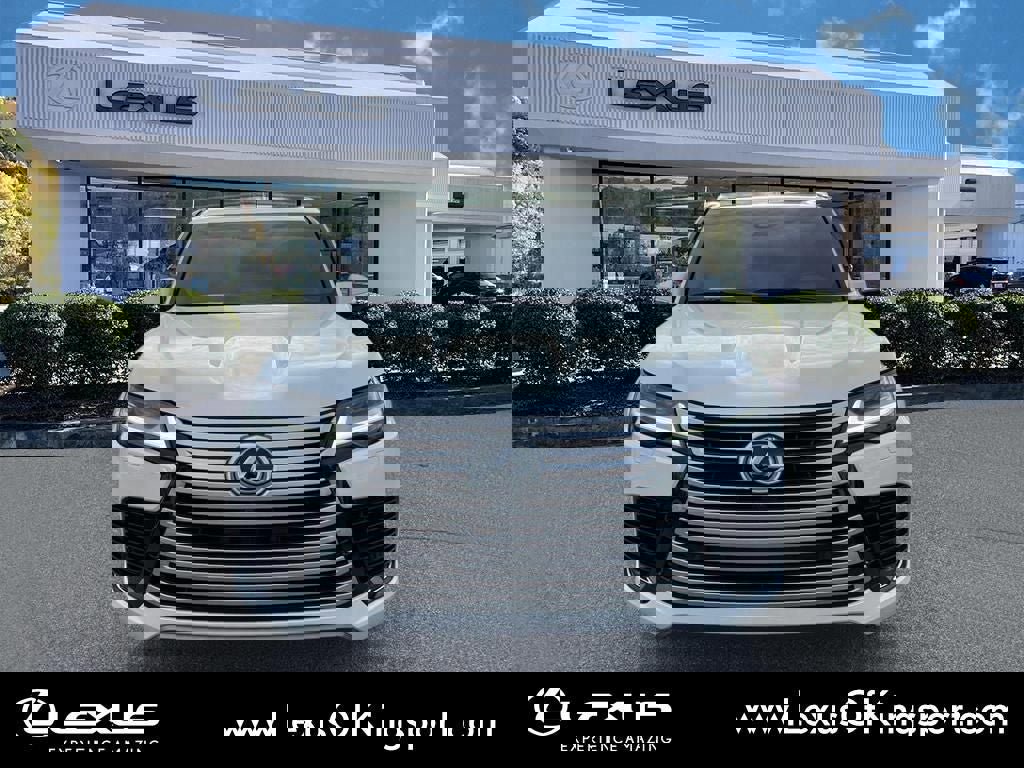 Used 2024 Lexus LX 600 4WD w/ Luxury Package image 7