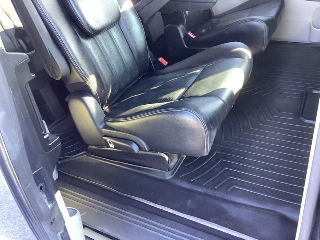 Used 2014 Chrysler Town & Country Touring-L w/ Driver Convenience Group image 20