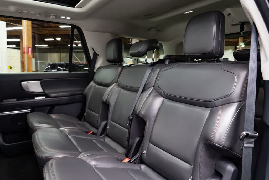 Used 2025 Ford Expedition Active AWD/4WD image 29