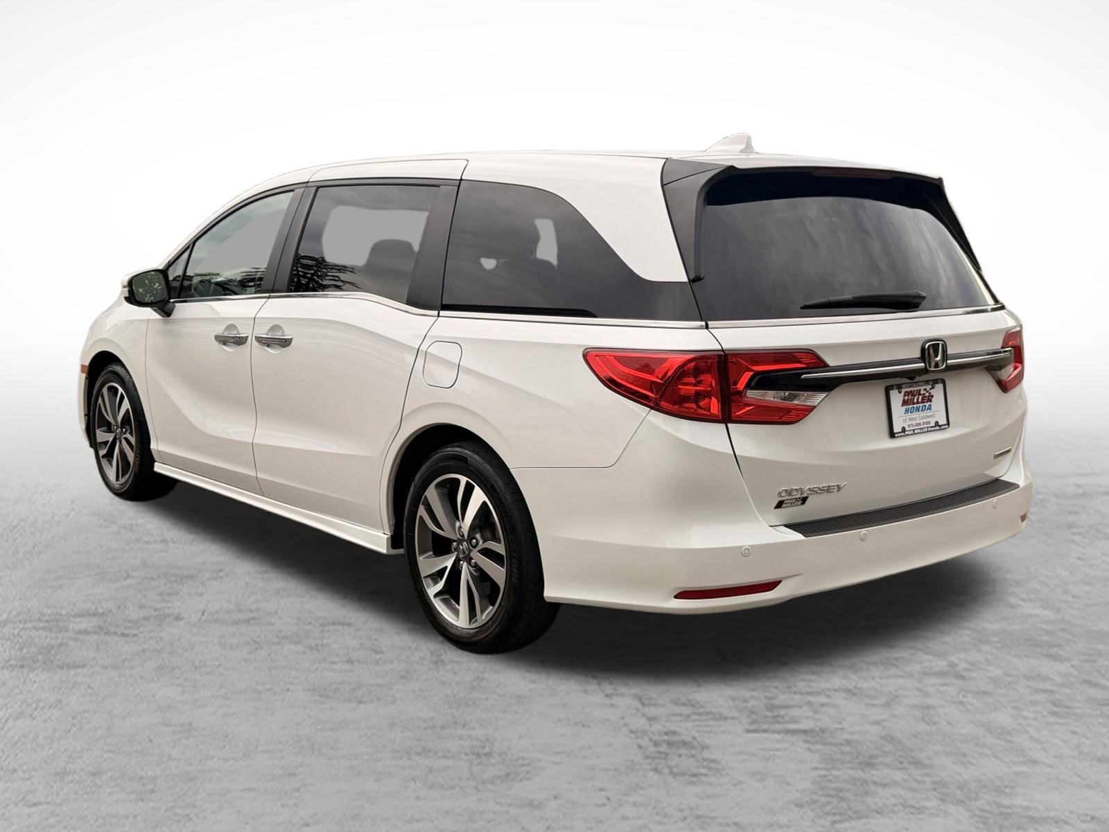 Certified 2024 Honda Odyssey Touring image 4