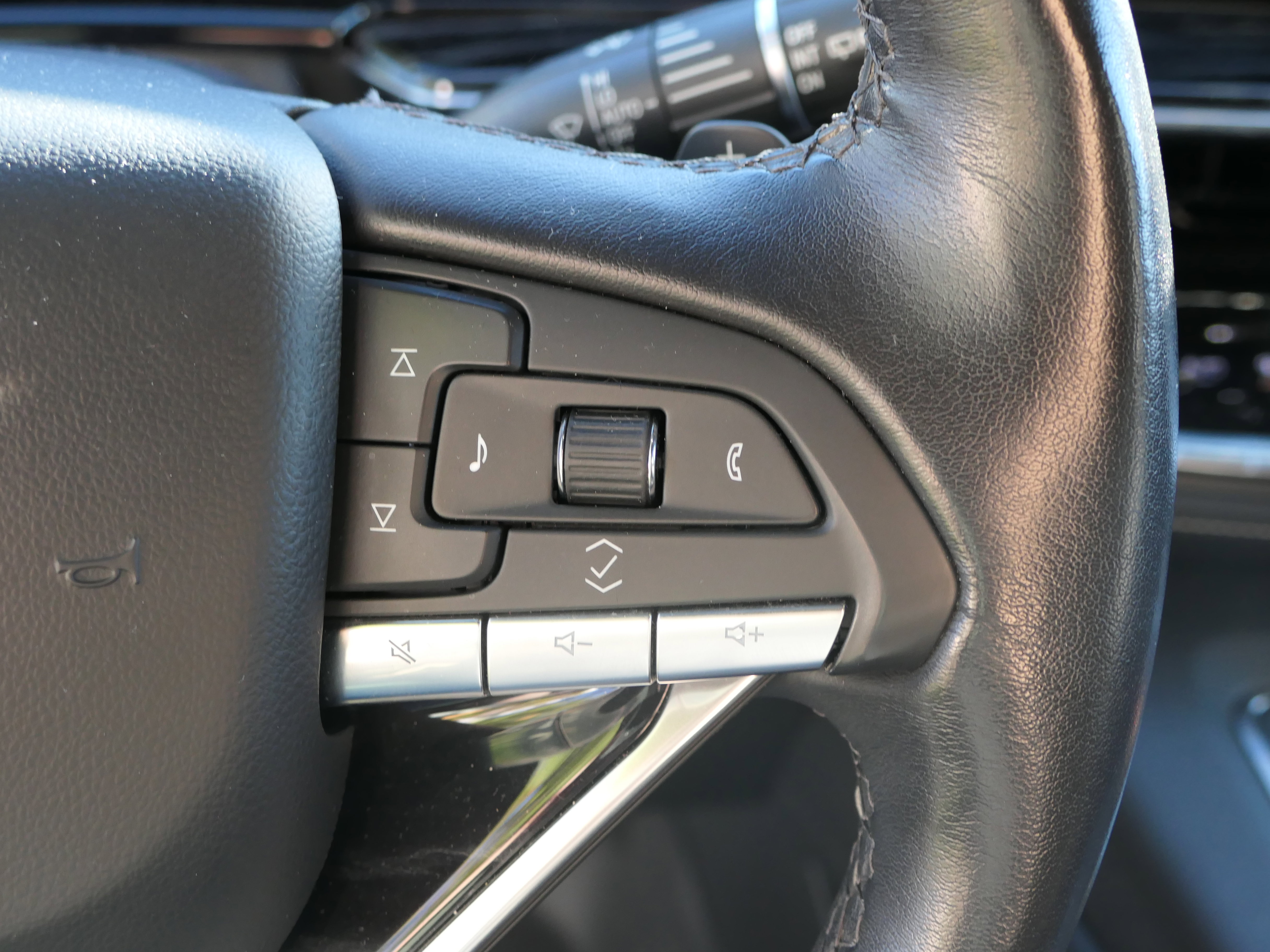 Certified 2021 Cadillac Escalade ESV Sport w/ Driver Assist Tech Package image 17