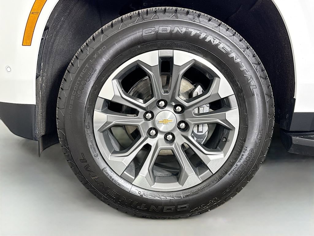 Used 2025 Chevrolet Suburban LT w/ Comfort Package AWD/4WD image 32