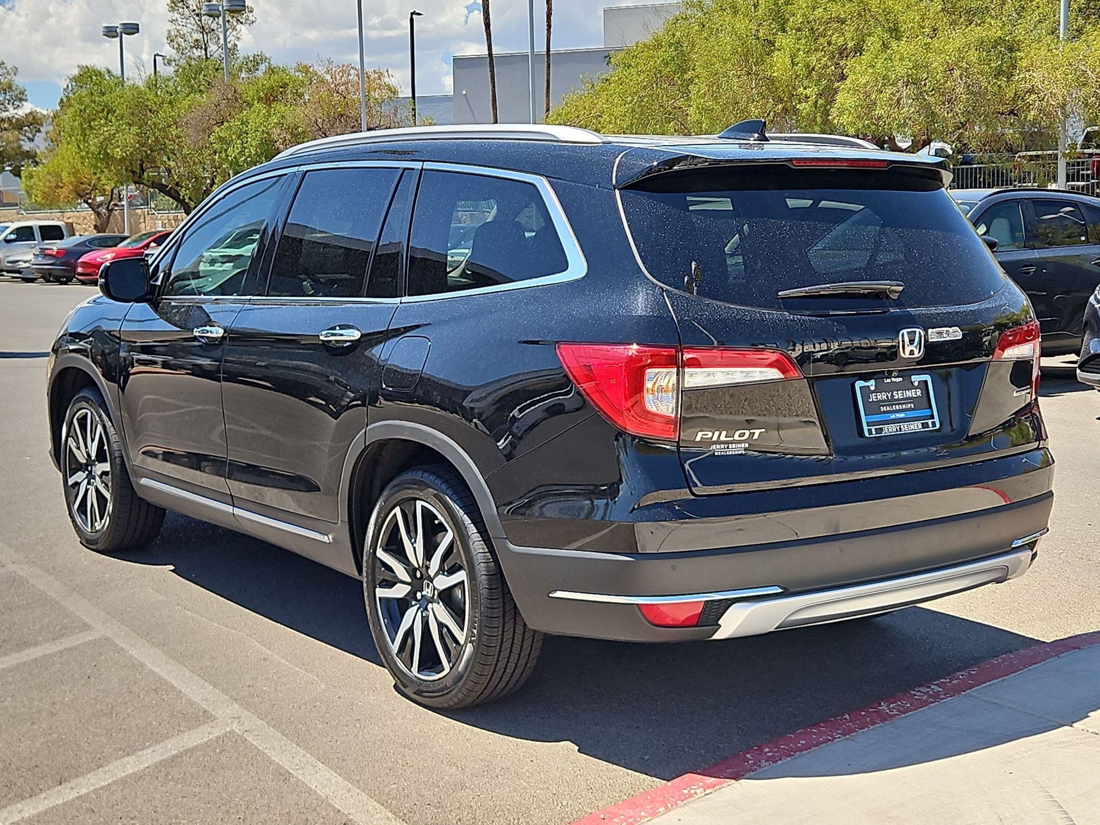 Used 2022 Honda Pilot Touring image 3