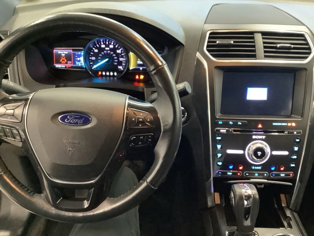 Used 2018 Ford Explorer Limited w/ Equipment Group 301A AWD/4WD image 16