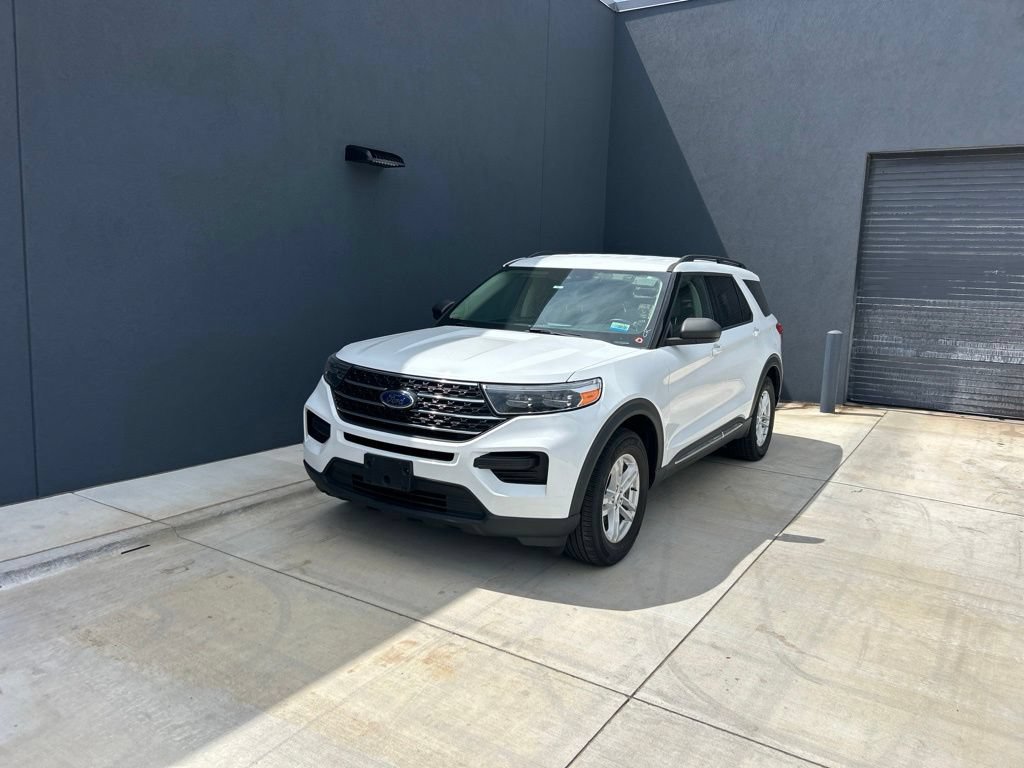 Used 2021 Ford Explorer XLT RWD image 1