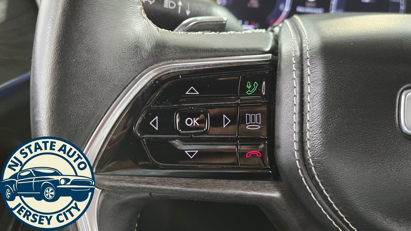 Used 2021 Jeep Grand Cherokee L Overland w/ Luxury Tech Group IV AWD/4WD image 12