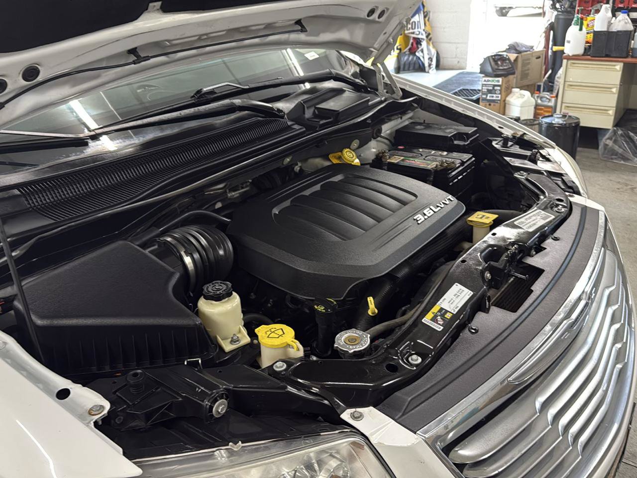Used 2015 Chrysler Town & Country Touring FWD image 68