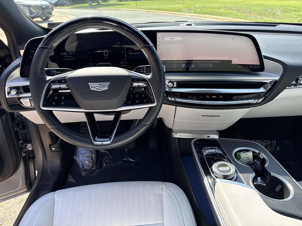 Used 2024 Cadillac Lyriq Luxury AWD/4WD image 31