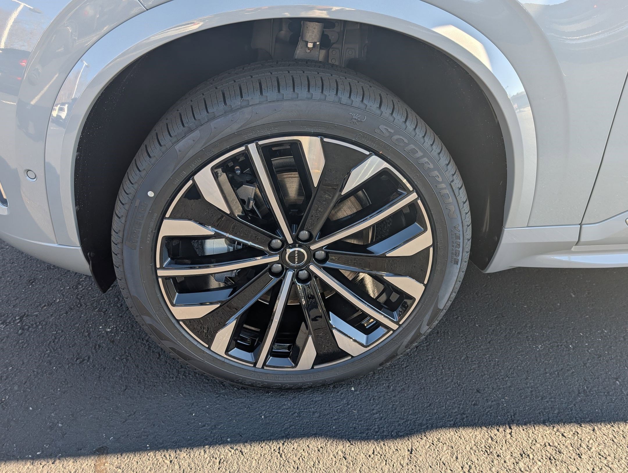 New 2026 Volvo XC90 B6 Ultra w/ Protection Package image 28