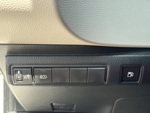 Used 2026 Toyota Corolla LE FWD image 23