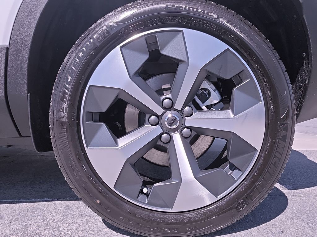 New 2026 Volvo XC40 B5 Plus w/ Protection Package Premier AWD/4WD image 36