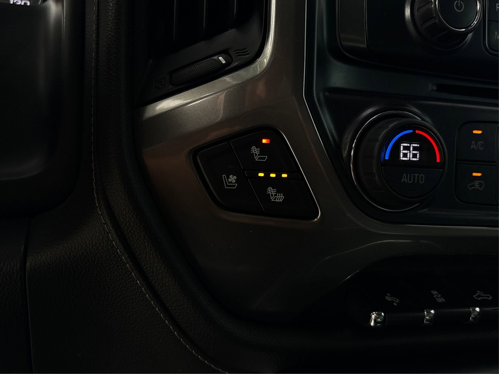 Used 2018 Chevrolet Silverado 2500 LTZ w/ Duramax Plus Package image 31