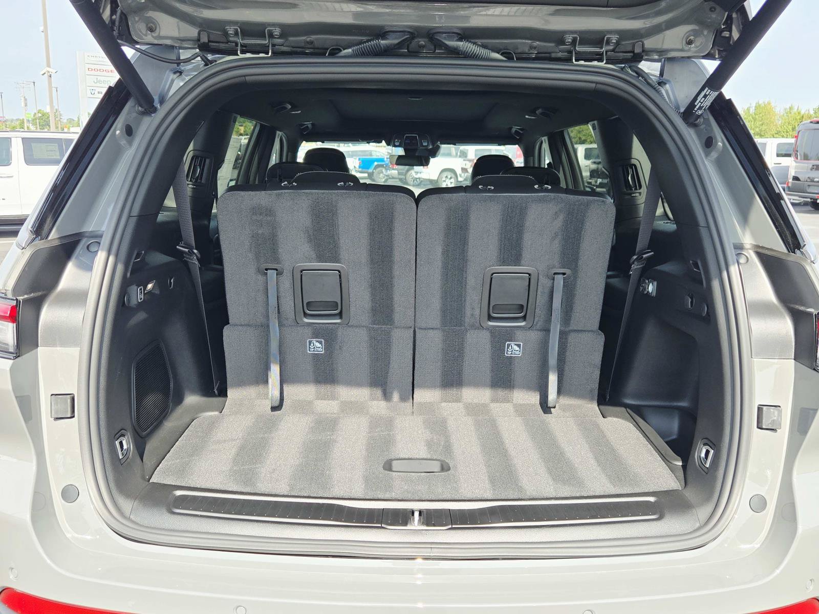 New 2027 Jeep Grand Cherokee L Limited AWD/4WD image 16
