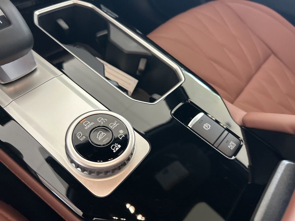 New 2025 Mitsubishi Outlander SEL image 9