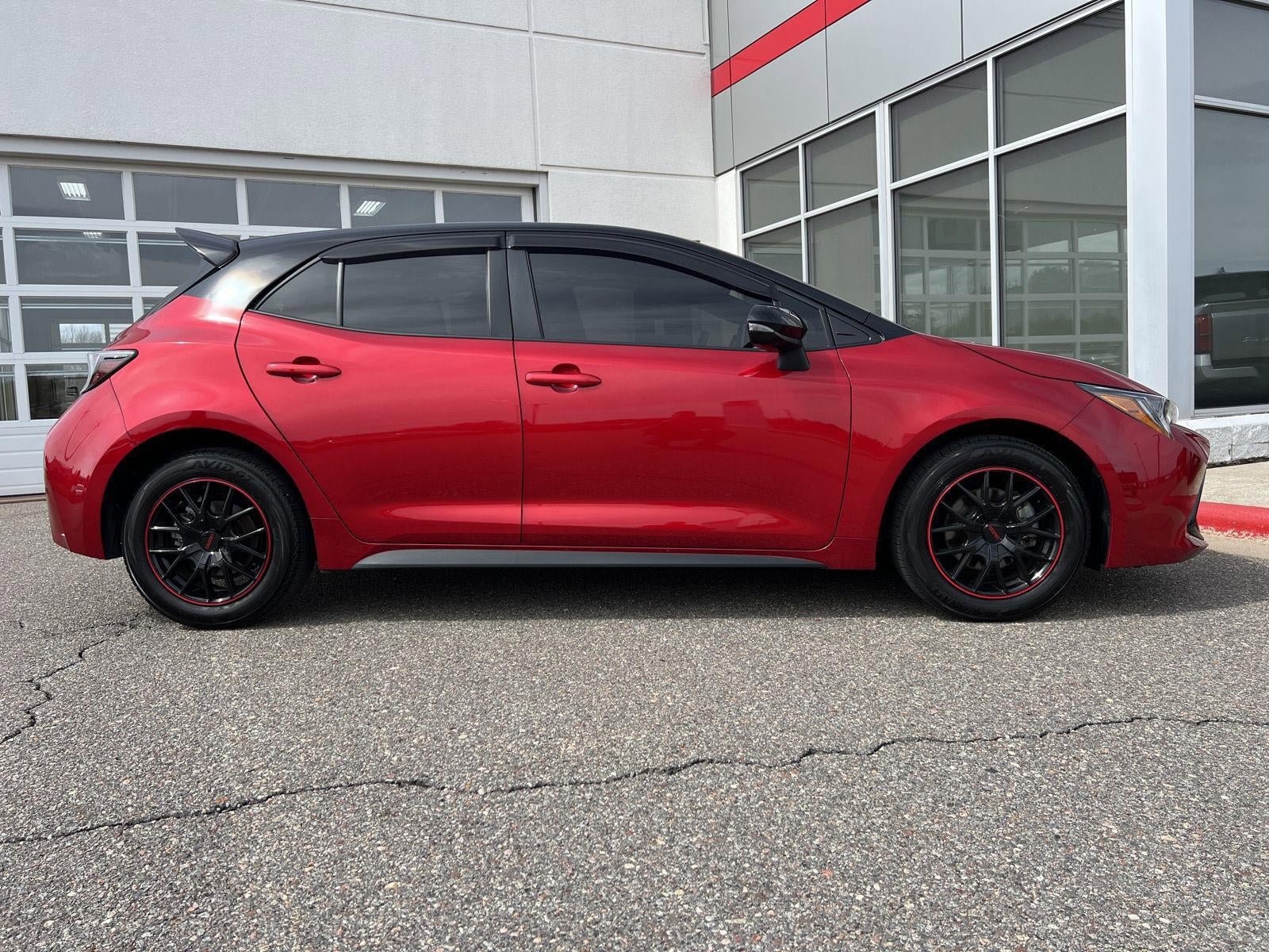 Used 2022 Toyota Corolla SE w/ SE Preferred Package FWD image 9