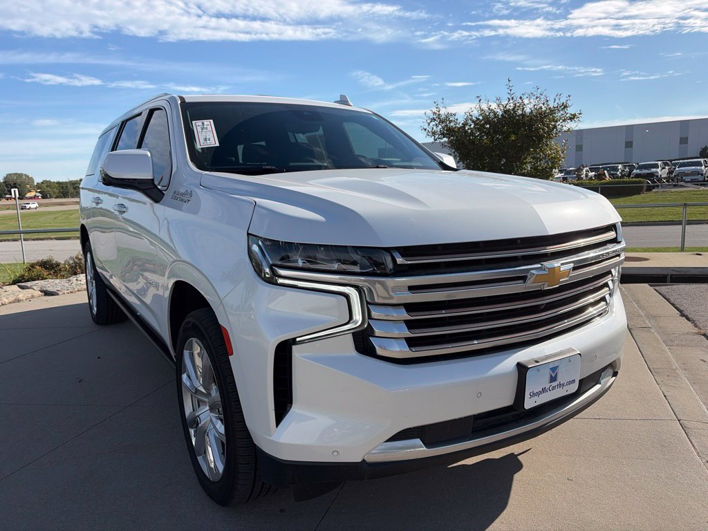 Used 2023 Chevrolet Suburban High Country w/ Premium Package 2 AWD/4WD image 2