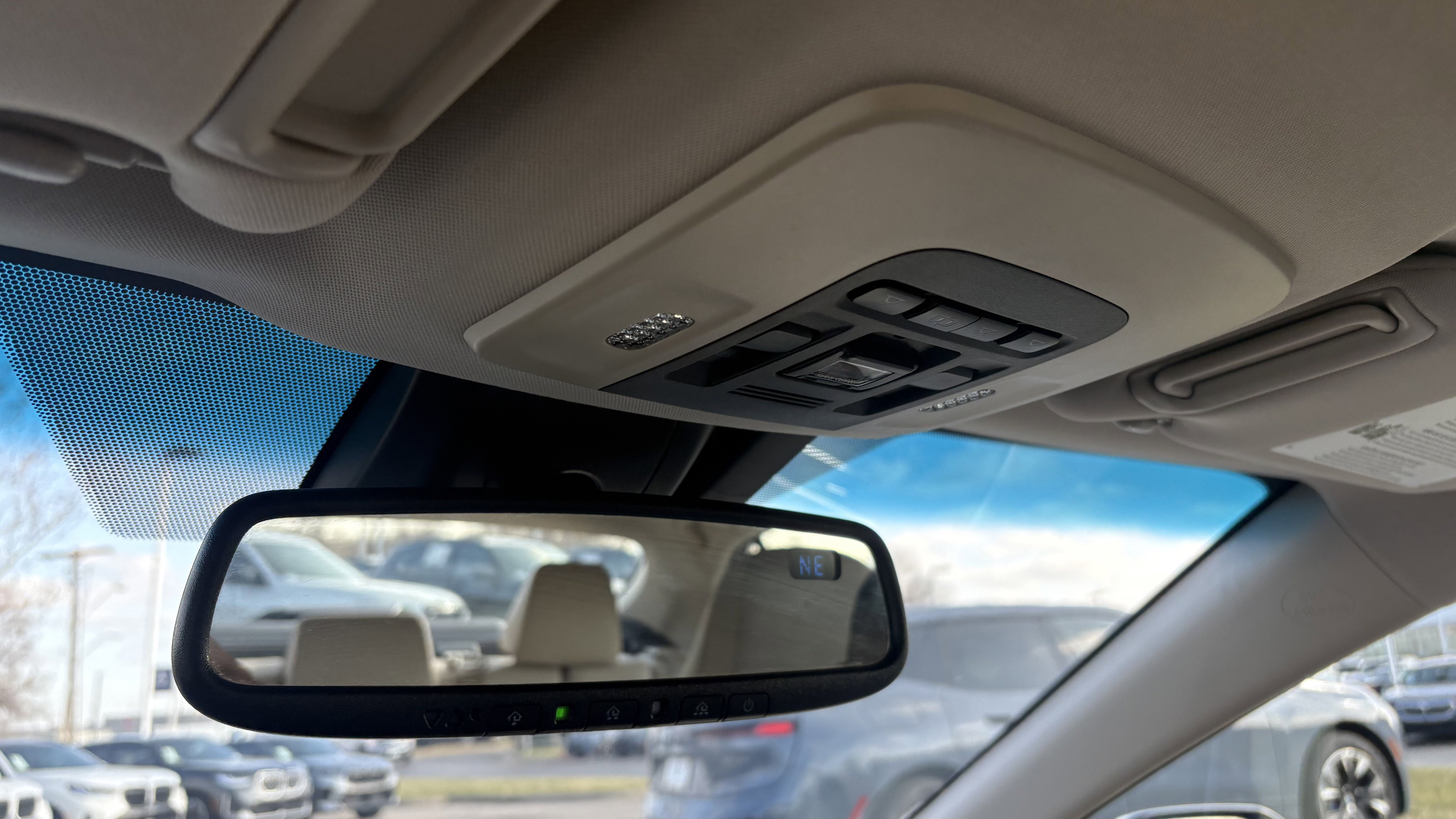 Used 2018 Toyota Camry XLE image 28