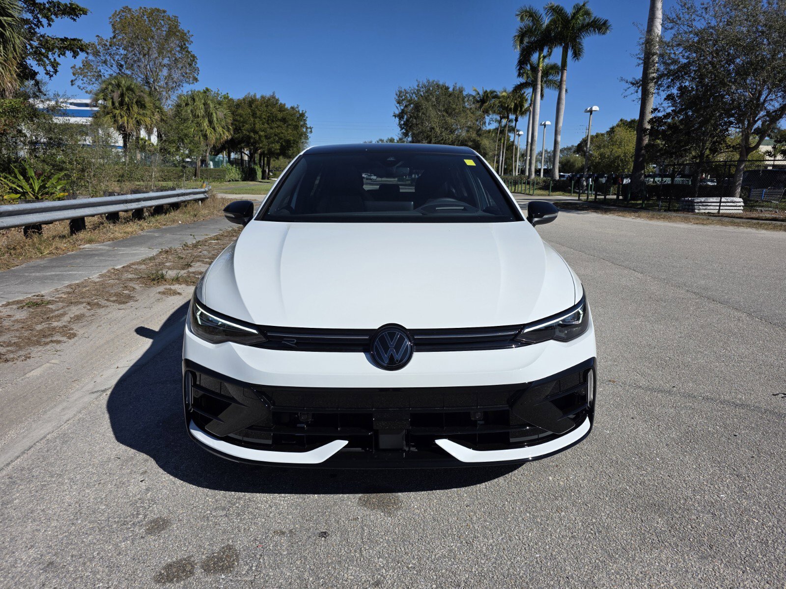 Used 2025 Volkswagen Golf R Black Edition image 8