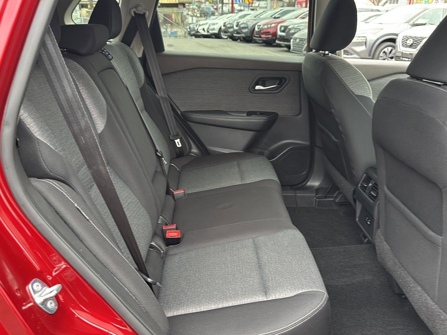 Used 2021 Nissan Rogue SV image 31