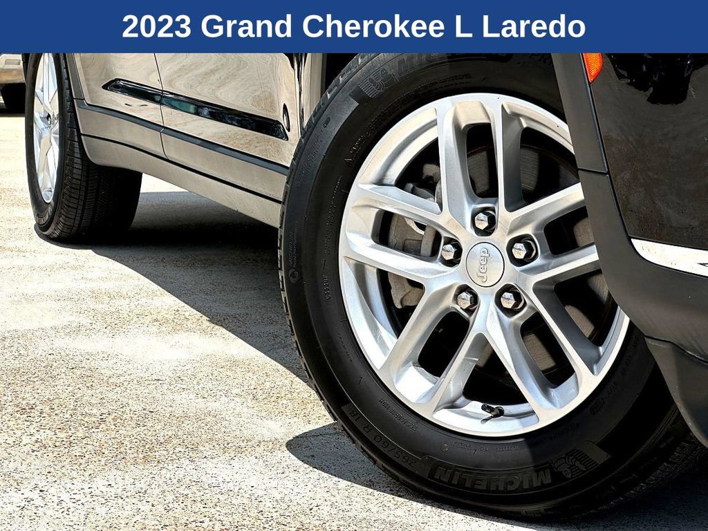 Used 2023 Jeep Grand Cherokee L Laredo w/ Luxury Tech Group I AWD/4WD image 2