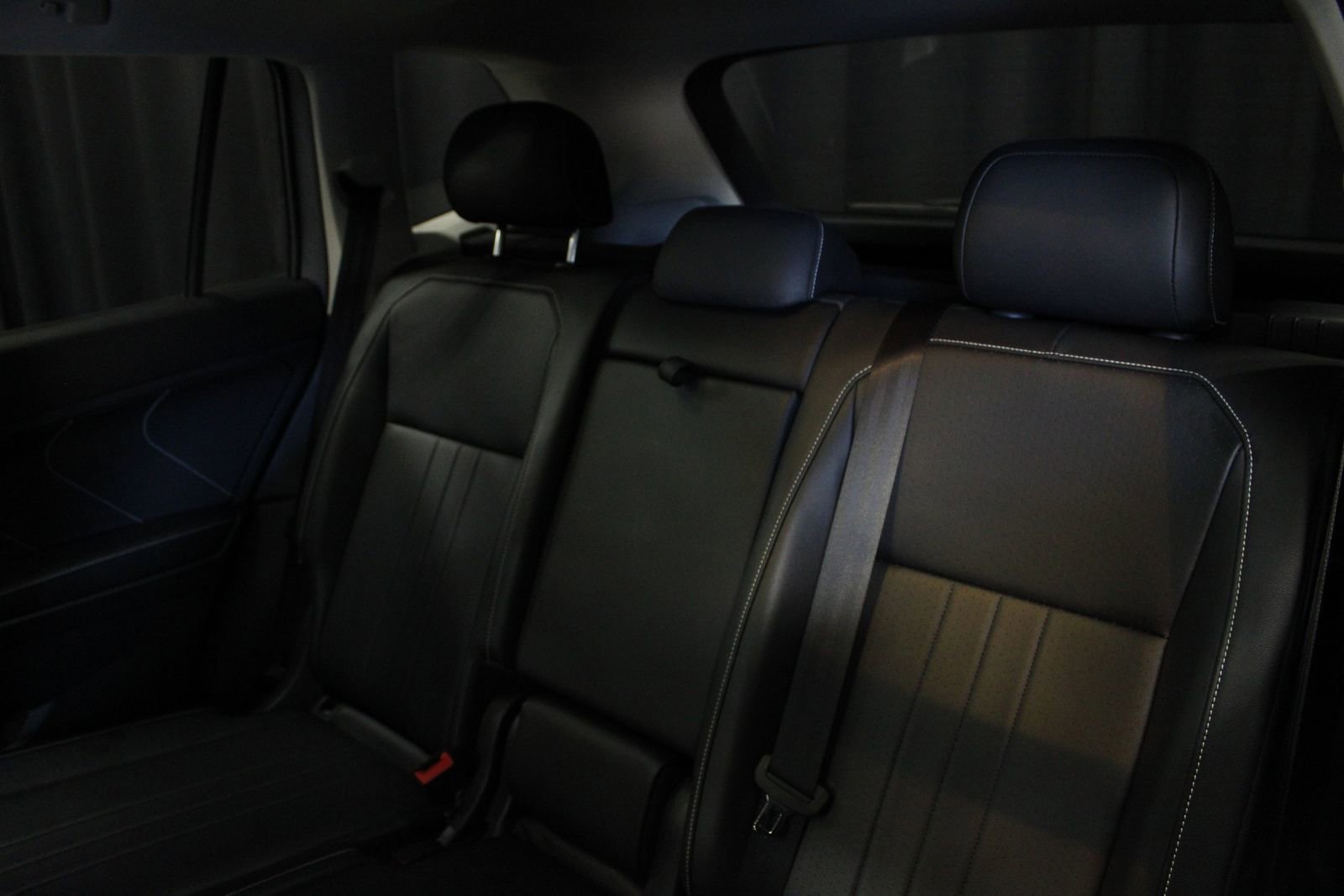 Used 2022 Volkswagen Tiguan SE image 6