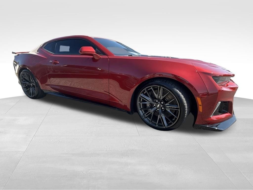 Used 2018 Chevrolet Camaro ZL1 RWD image 2