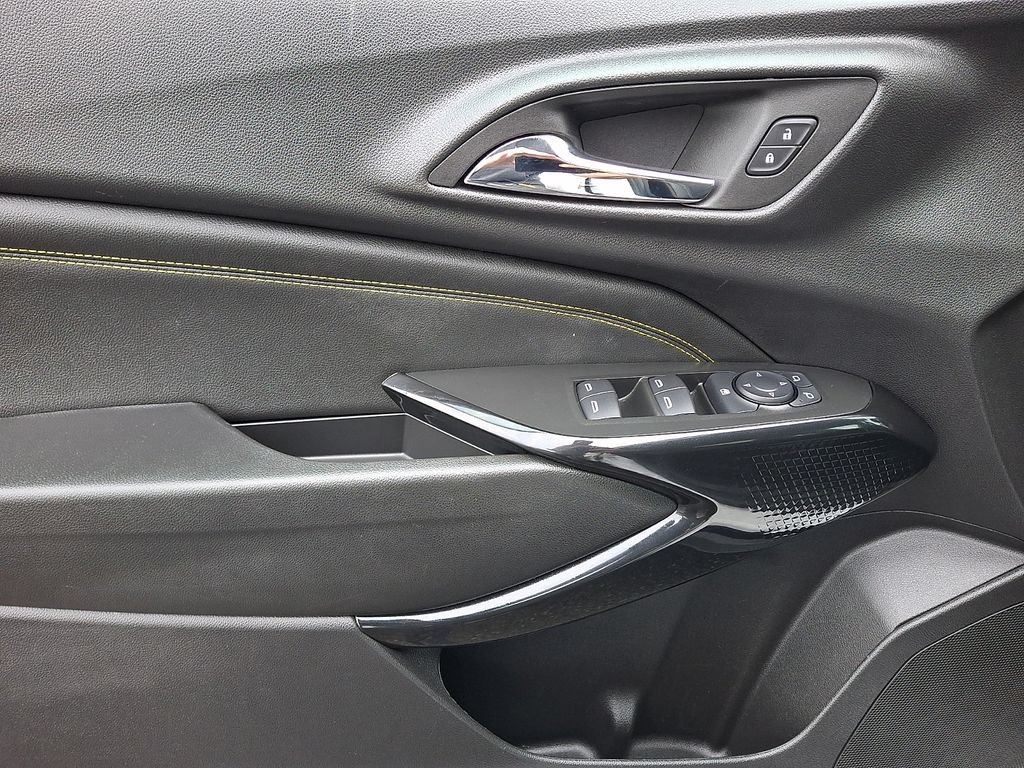 Used 2025 Chevrolet Trax LT FWD image 15