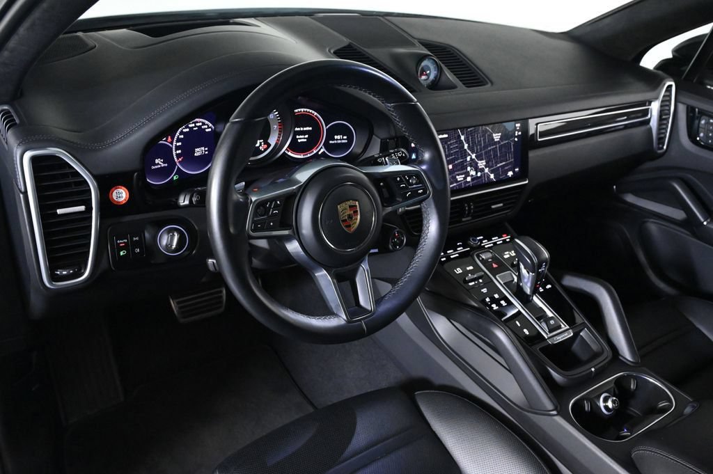 Certified 2023 Porsche Cayenne GTS AWD/4WD image 4
