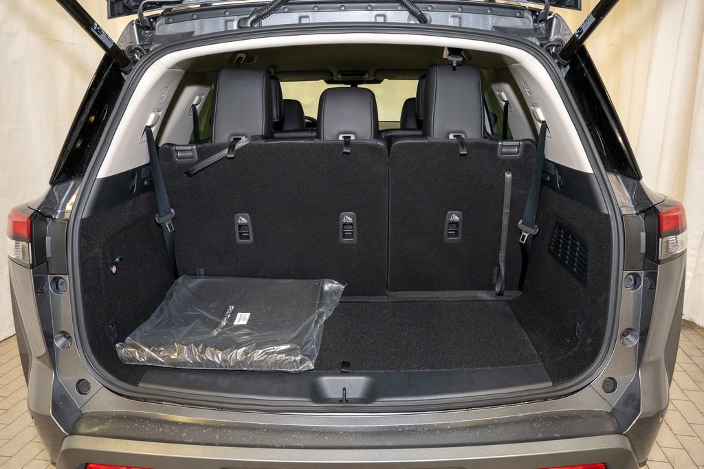 New 2026 Nissan Pathfinder SL image 6