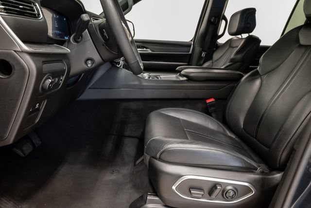 Certified 2024 Jeep Wagoneer L Series II w/ Flexible Seating Group AWD/4WD image 12