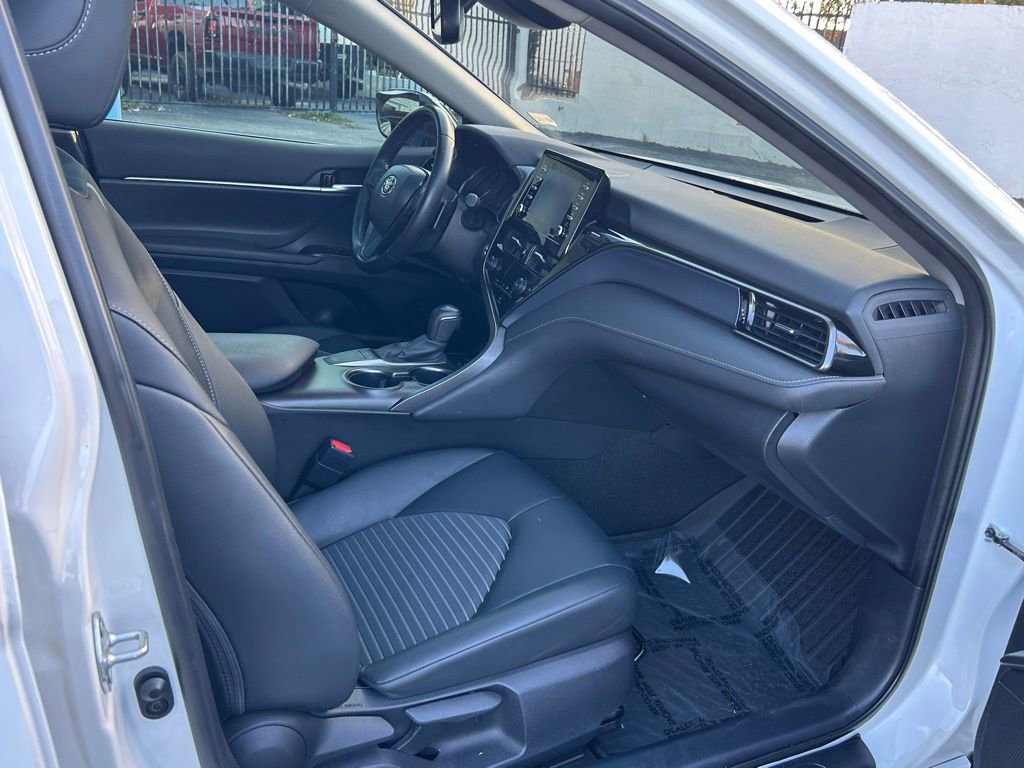 Used 2024 Toyota Camry SE w/ Convenience Package image 31
