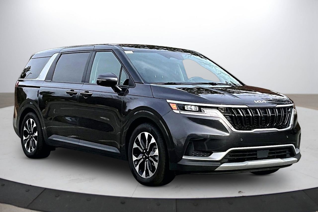 Used 2024 Kia Carnival EX image 2