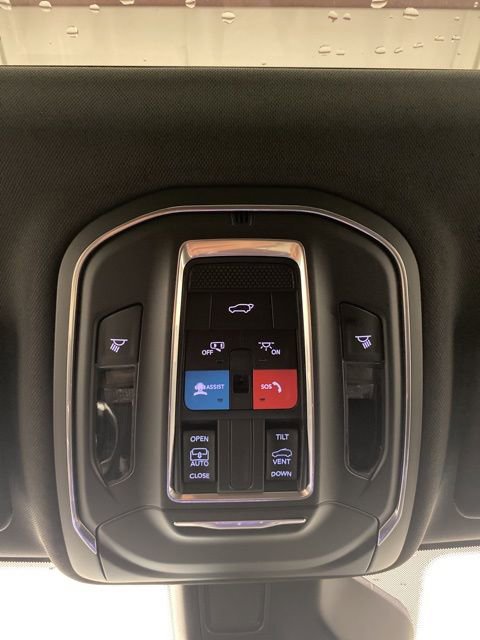 Used 2025 Jeep Grand Cherokee Laredo X w/ Luxury Tech Group I image 12