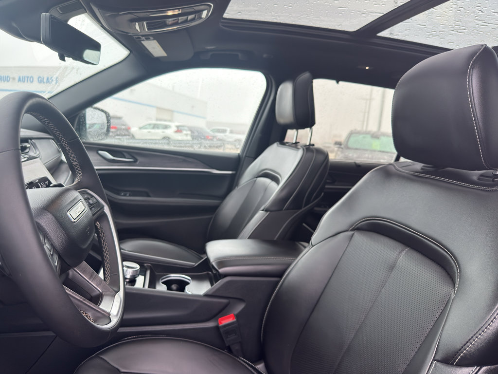 Used 2024 Jeep Grand Cherokee L Limited w/ Luxury Tech Group II AWD/4WD image 27