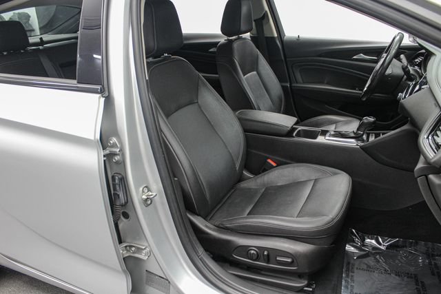 Used 2018 Buick Regal Essence FWD image 25