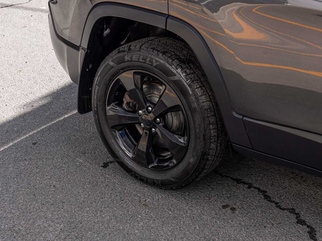 Certified 2021 Jeep Cherokee Latitude Plus AWD/4WD image 10