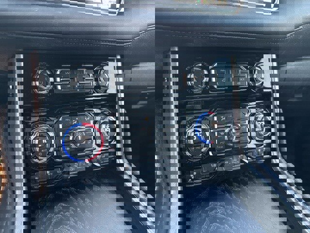 Used 2024 GMC Yukon Denali w/ Advanced Technology Package image 13