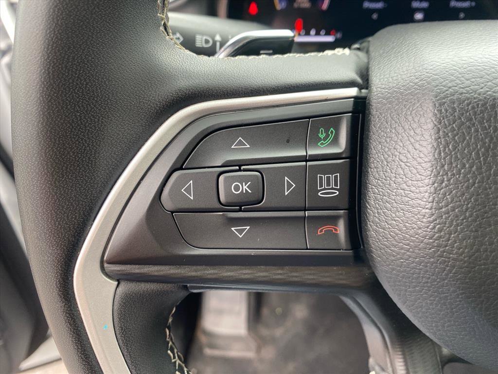 Used 2023 Jeep Grand Cherokee L Laredo AWD/4WD image 16