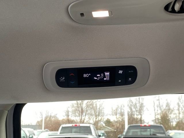 Used 2024 Chrysler Pacifica Touring-L image 16