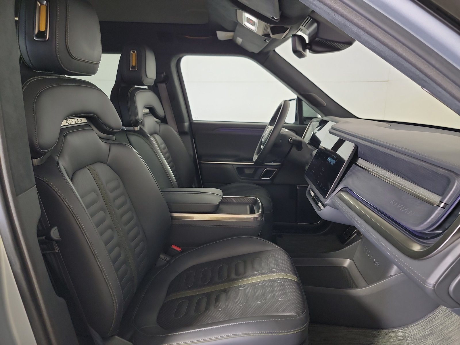 Used 2024 Rivian R1T Adventure Dual AWD/4WD image 23